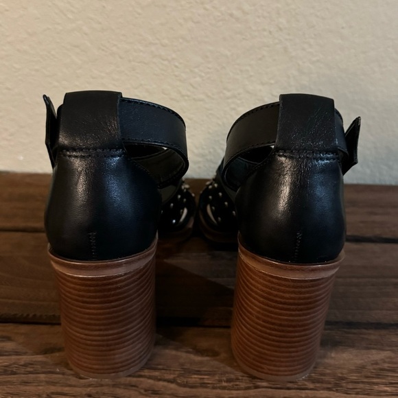 Vince Camuto Keresha Black Leather Studded Open Toe Sandals Pristine Size 7 - Picture 9 of 14